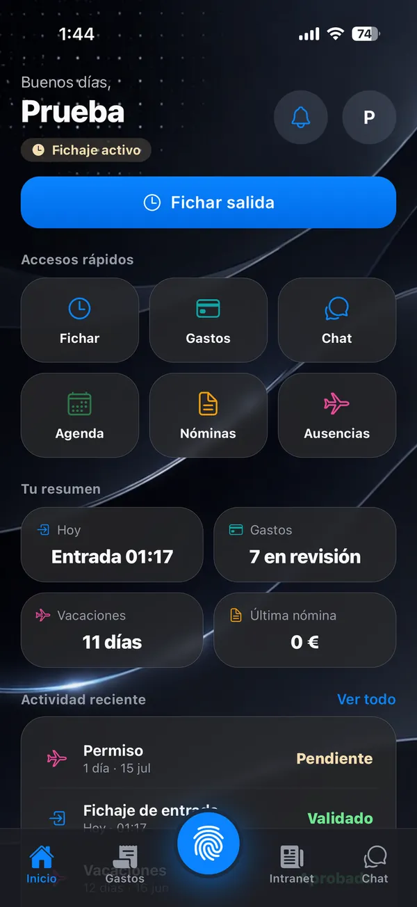 App de Gestihum, pantalla de inicio: botón para fichar la salida, accesos rápidos y resumen de vacaciones.